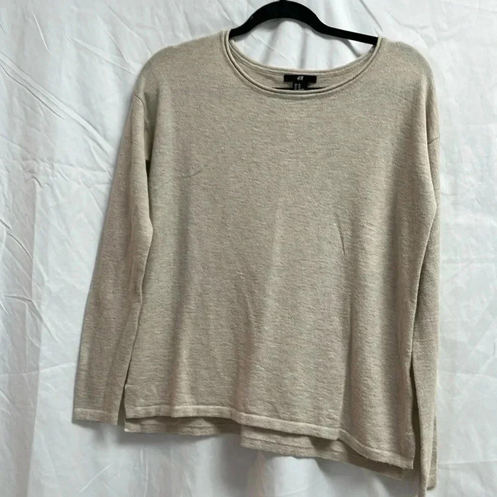 🤍 H&M Beige Lightweight Sweater Long Sleeve Soft Knit Top Size XS - Picture 2 of 6
